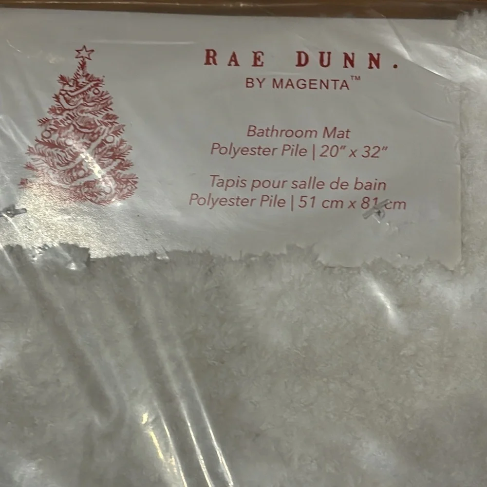 NEW! RAE DUNN 20x32 RED AND WHITE Merry Christmas Bath Mat
